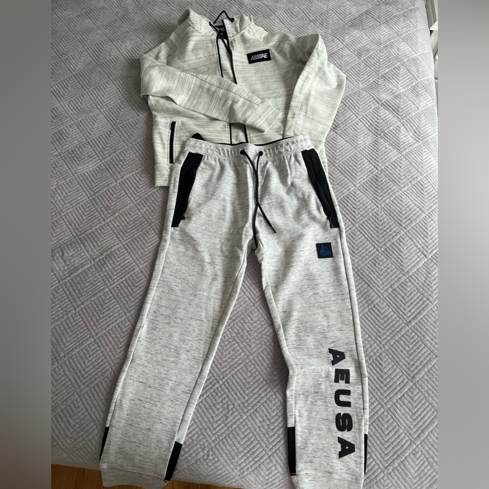 American Eagle Sweatsuit (Size M)